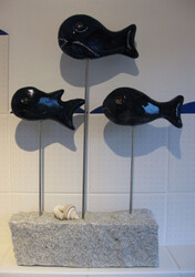 Fische auf Granit